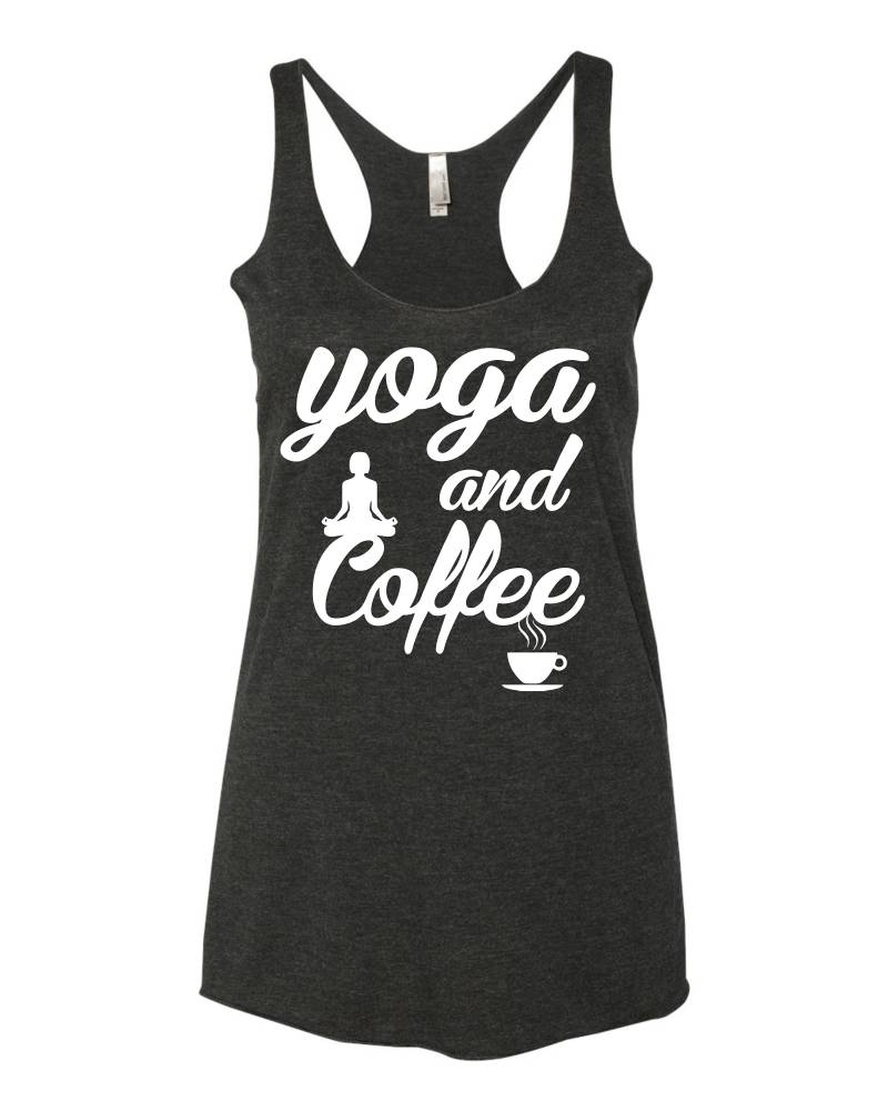 Yoga Und Kaffee Frauen Triblend Racerback Tanktop Kreuz Ausbildung Passen Tank Training Shirt von FreedomTeesUSA