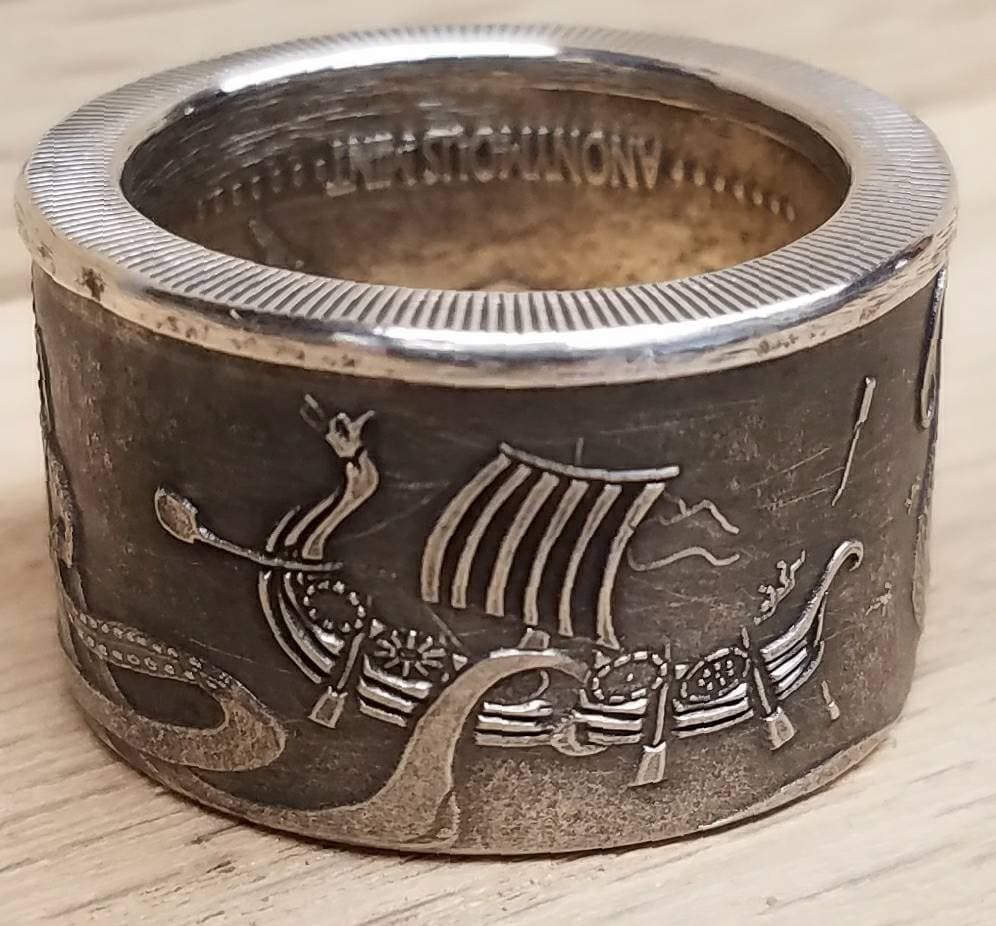 Kraken Ringviking Longboat Ring Ungefähr 3 Unze999 Feinsilber Münzring Travelers Biker Bild Zeigt Antik Finish Kraken Ringviking Longboat Ring Ungefähr 3 Unze999 Feinsilber Münzring Travelers Biker Bild Zeigt Antik Finish von FreedomringsByKarl