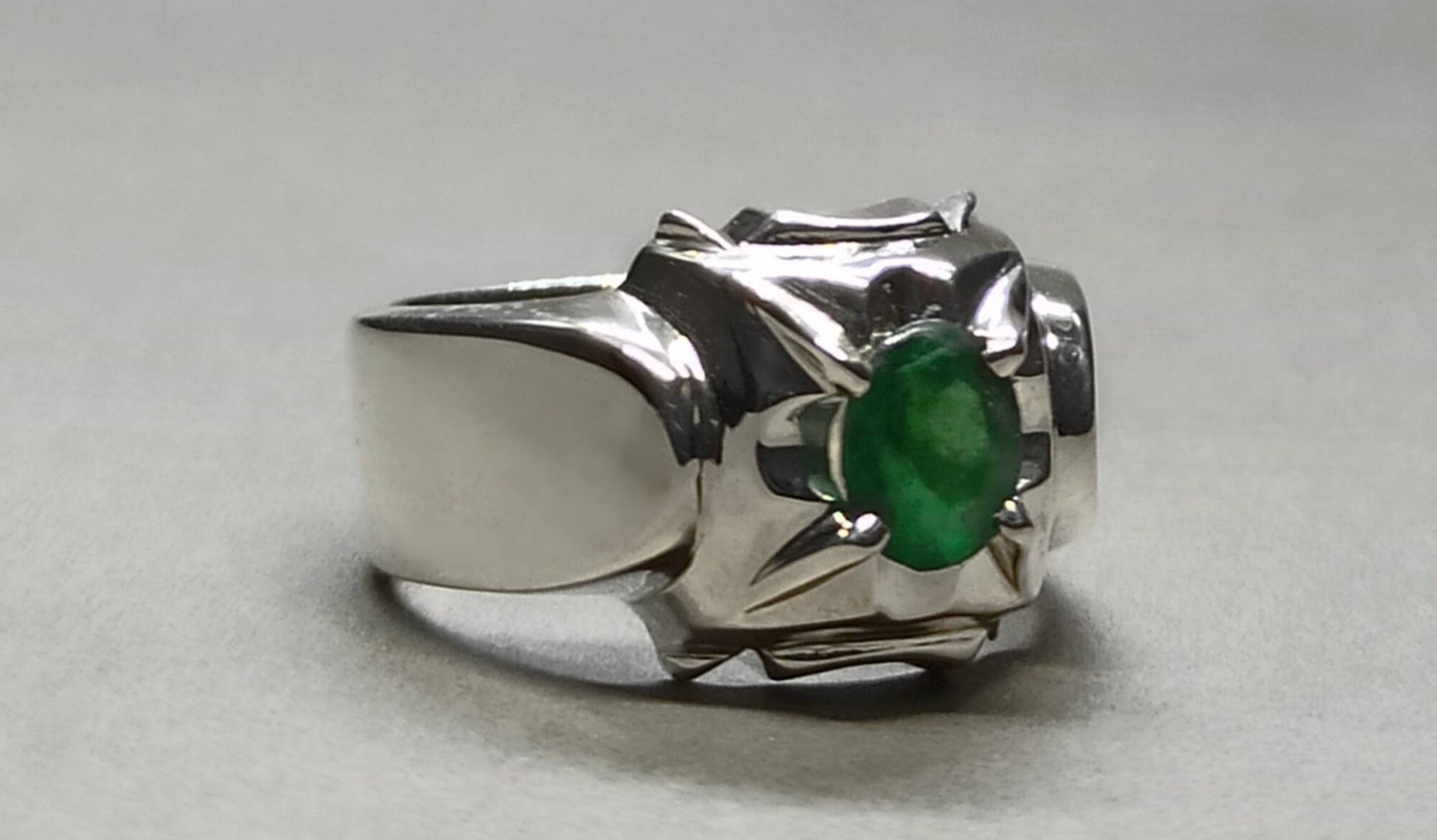 1 Karat Natürlicher Sawat Smaragd 925 Sterling Silber Handgemachter Männer Ring Oval Cut Grüner Mai Birthstone Zamurd Geschenk Für Ihn 1 Karat Natürlicher Sawat Smaragd 925 Sterling Silber Handgemachter Männer Ring Oval Cut Grüner Mai Birthstone Zamurd Geschenk Für Ihn von FreehasCreations