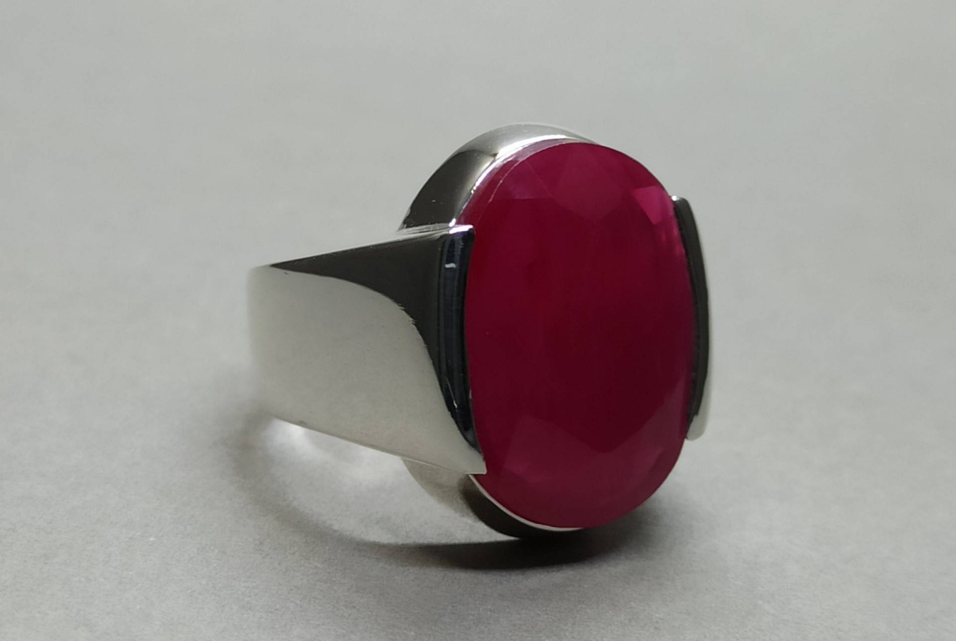 25 Karat Roter Rubin 925 Sterling Silber Handgemacht Männer Ring Oval Schliff Seltener Juli Birthstone Gum Yaqoot Geburtstagsgeschenk Für Ihn von FreehasCreations