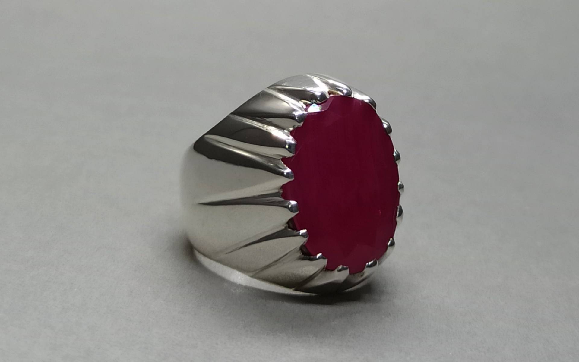 25 Karat Rubin 925 Sterling Silber Handgemachte Männer Ring Oval Cut Seltener Roter Schwerer Gum Yaqoot Juli Geburtsstein Geschenk Für Ihn 25 Karat Rubin 925 Sterling Silber Handgemachte Männer Ring Oval Cut Seltener Roter Schwerer Gum Yaqoot Juli Geburtsstein Geschenk Für Ihn von FreehasCreations