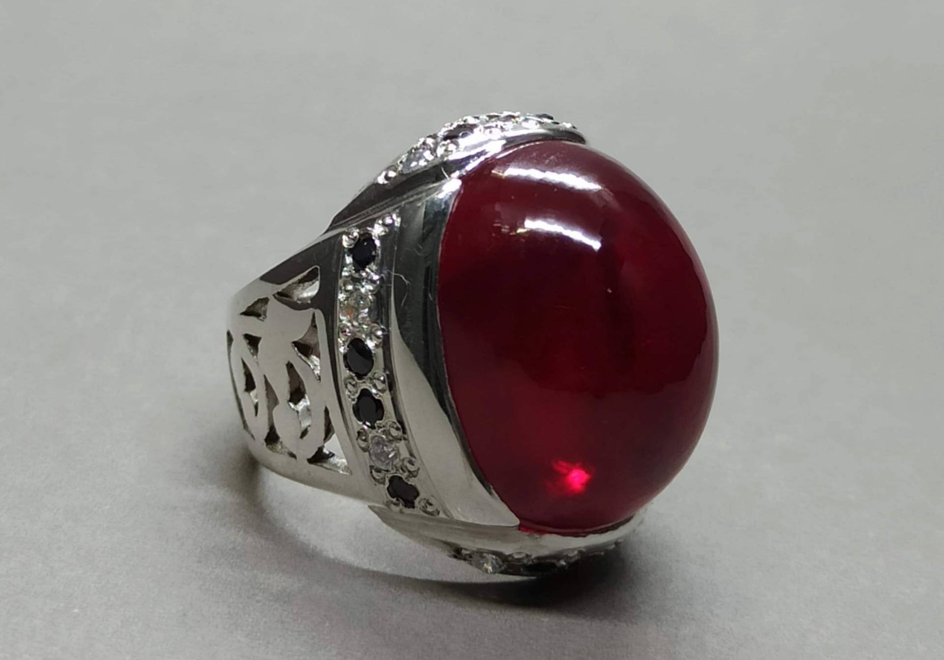 28 Karat Cabochon Rubin 925 Sterling Silber Handgemacht Männer Ring Seltener Roter Juli Birthstone Anari Yaqoot Geburtstagsgeschenk Für Ihn von FreehasCreations