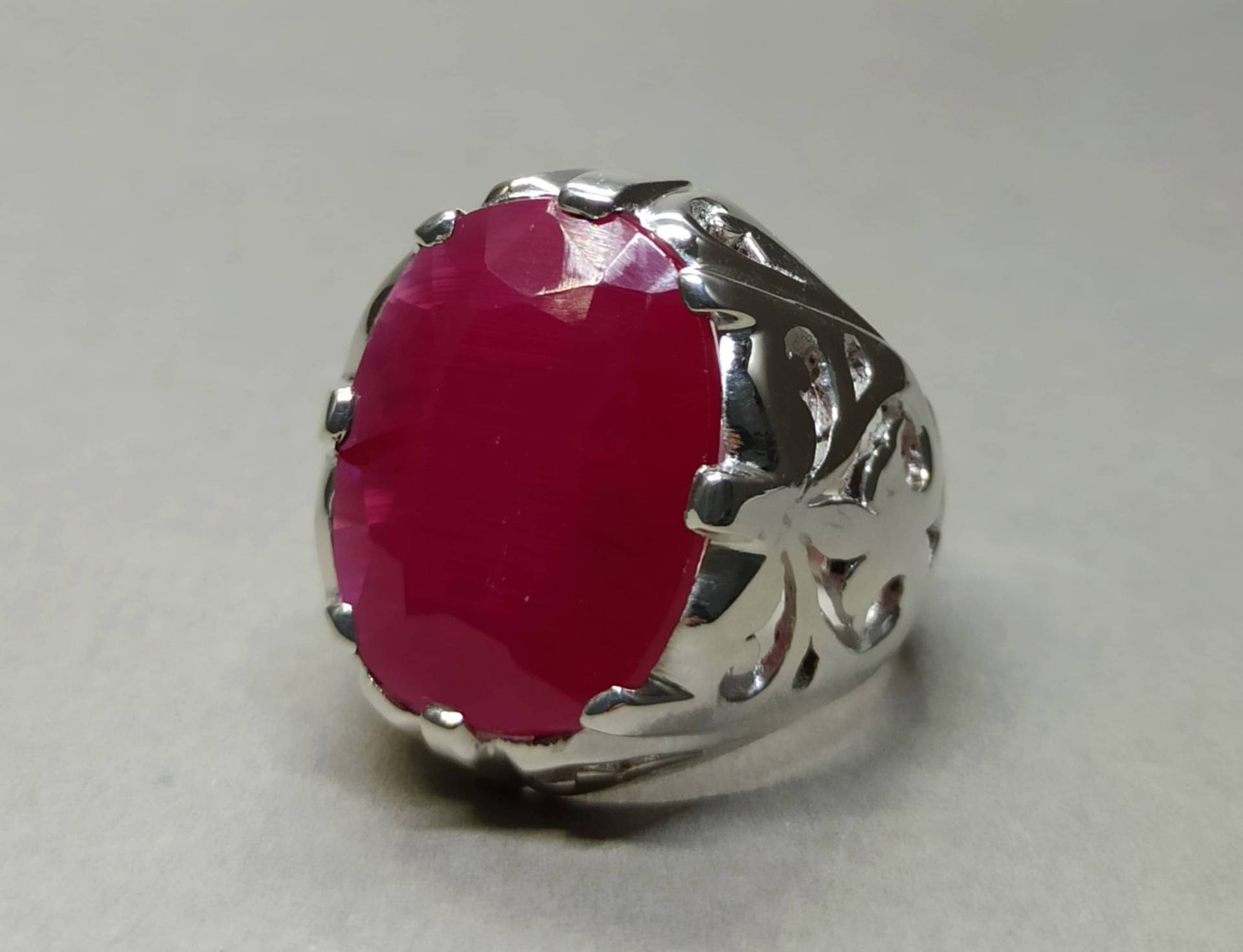 Großer Roter Rubin Ring 925 Sterling Silber Handgemacht Männer Oval Schliff Seltener Juli Birthstone Gum Yaqoot Geburtstagsgeschenk Für Ihn von FreehasCreations