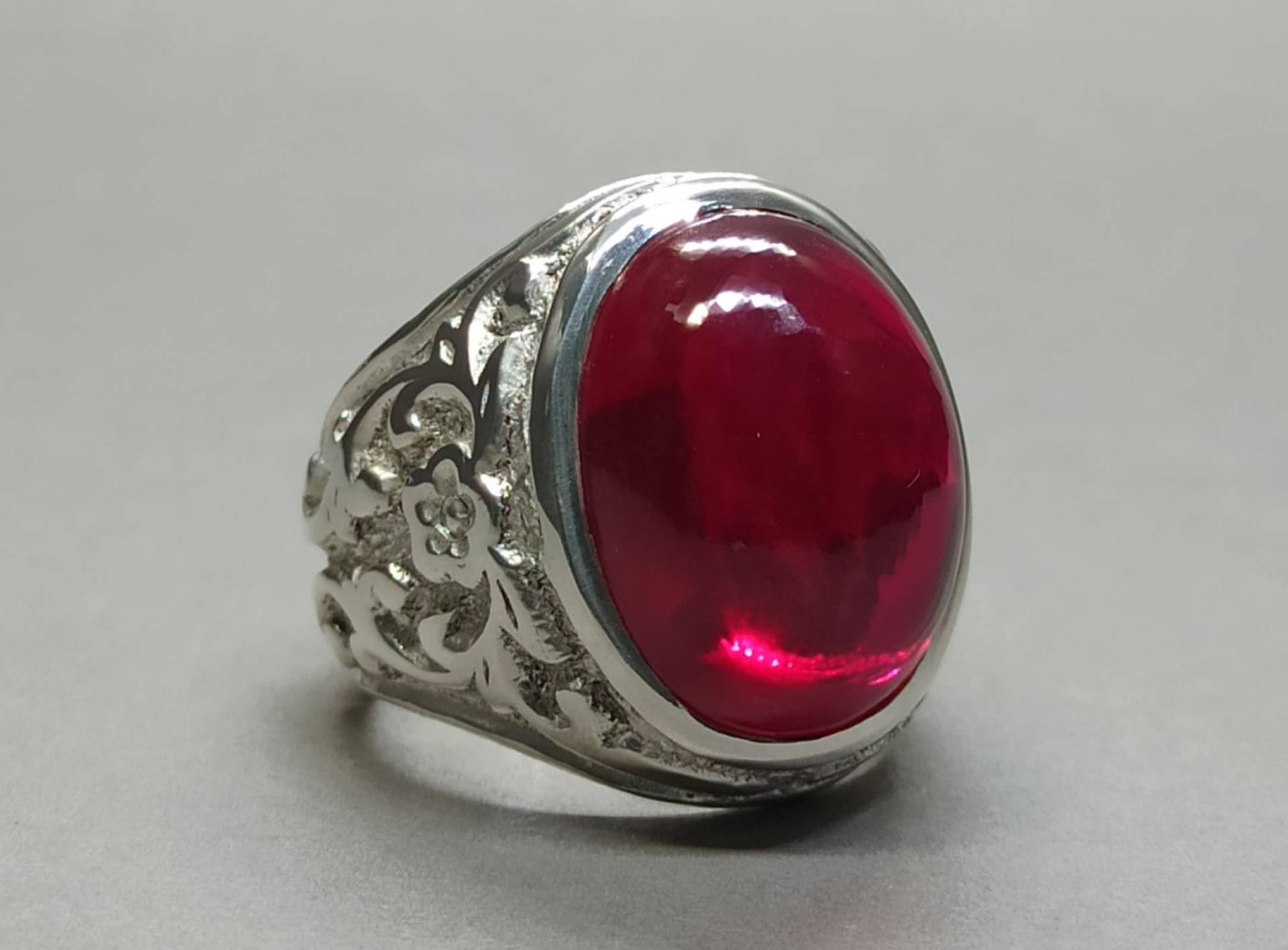 Roter Rubin Geschnitzter Ring 925 Sterling Silber Handgemacht Männer Cabochon Juli Birthstone Anari Yaqoot Geburtstagsgeschenk Für Ihn von FreehasCreations