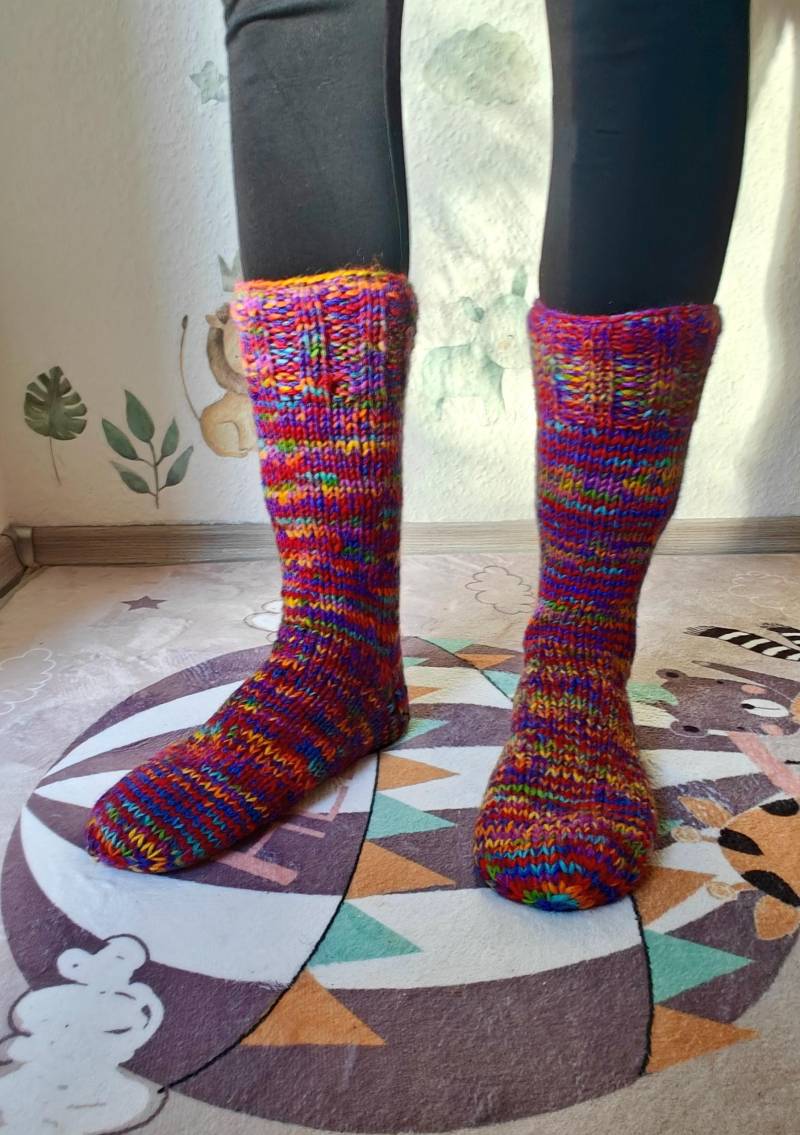 Regenbogen Grobstrick Wollsocken - Gestreift Aus 100% Wolle Nachhaltige Winterkleidung von FreespiritshopJR