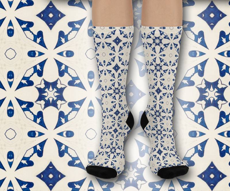 Delft Blue Socks #7 | Pattern in Traditional Style Crew Length One Size From Women 5 Up To Men's 12 von Freestylebox