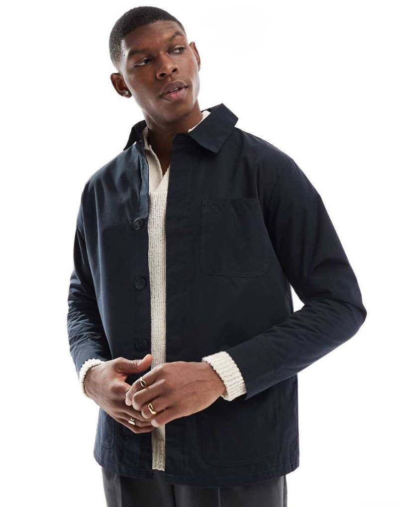 French Connection - Gefütterte Jacke in Trenchcoat-Optik in Marineblau mit Kragen von French Connection Mens