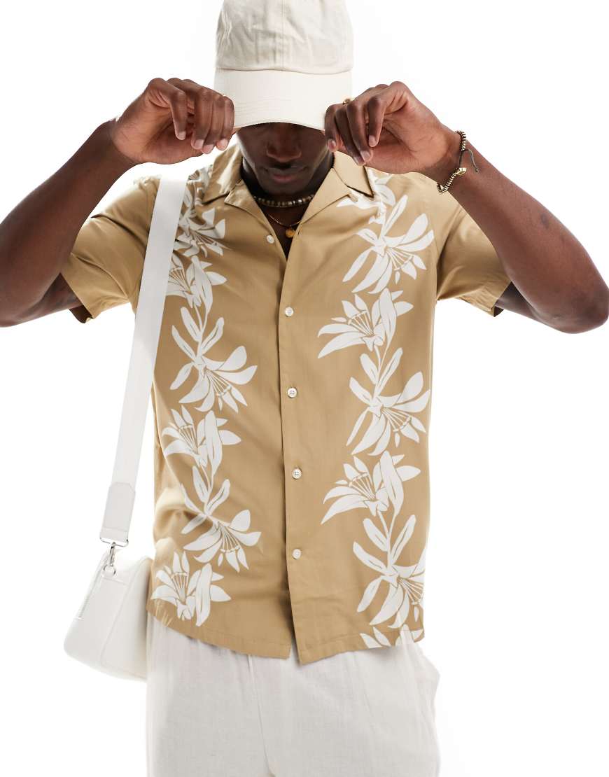French Connection - Kurzärmliges Hemd in Steinbeige mit Blumenmuster und Reverskragen-Neutral von French Connection Mens