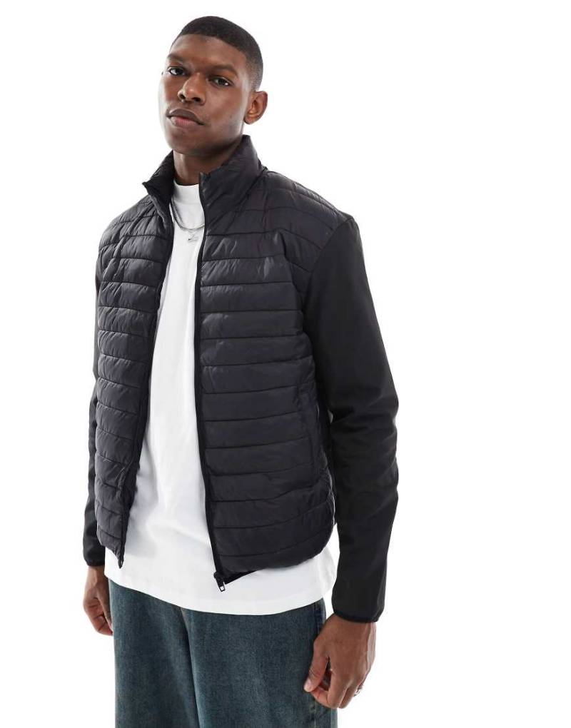 French Connection - Leichte Pufferjacke in Schwarz mit glatten Ärmeln von French Connection Mens