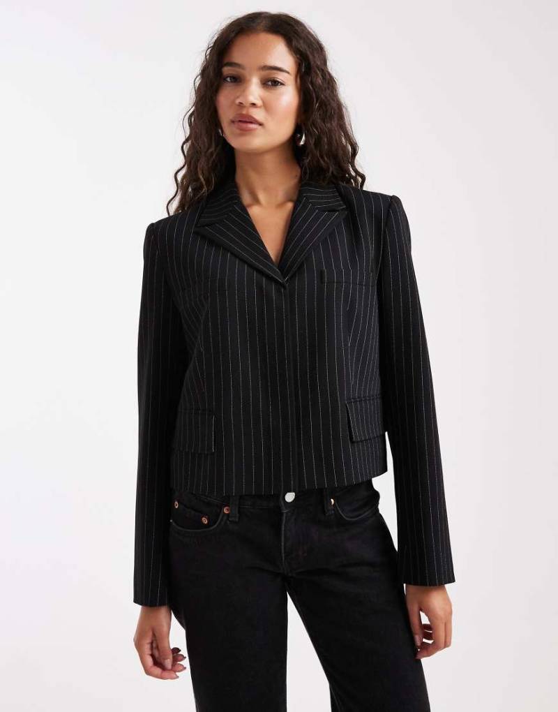 French Connection - Cropped Blazer in Schwarz mit Nadelstreifen von French Connection