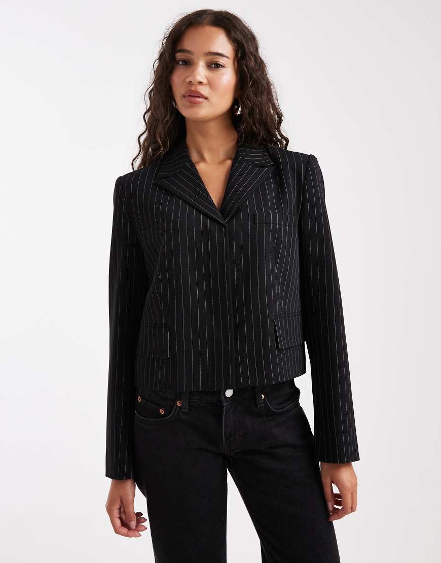 French Connection - Cropped Blazer in Schwarz mit Nadelstreifen von French Connection