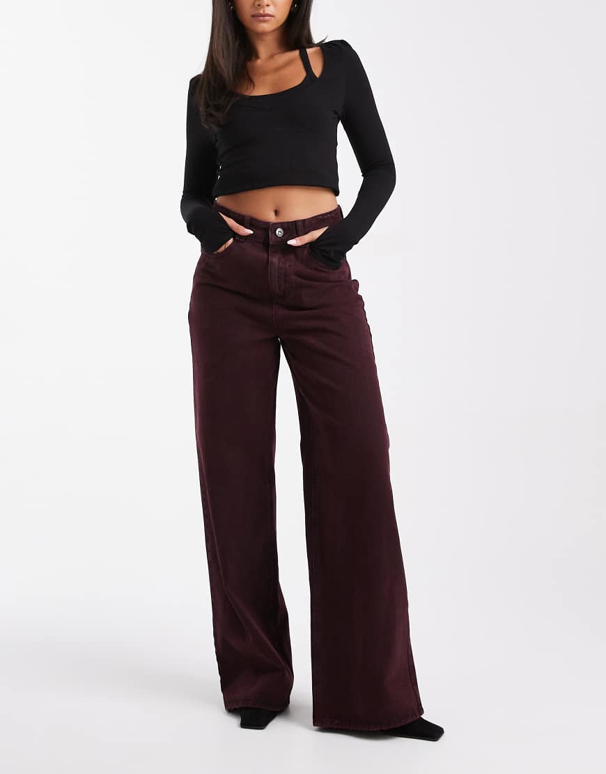 French Connection - Dallas - Weite Jeans in Burgunderrot mit Acid-Waschung von French Connection