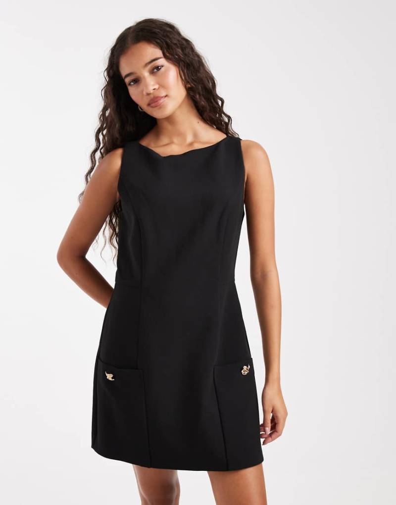 French Connection - Eleganter Playsuit in Schwarz mit goldfarbenem Knopfdetail von French Connection