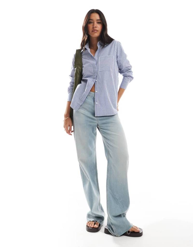 French Connection - Gestreifte Hemdbluse zum Überziehen in Blau und Weiß mit Streifen-Bunt von French Connection