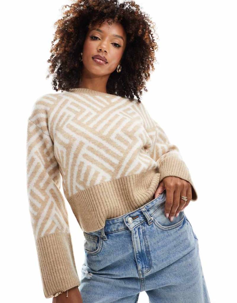 French Connection - Kurzer Strickpullover in Creme und Taupe mit Muster-Bunt von French Connection