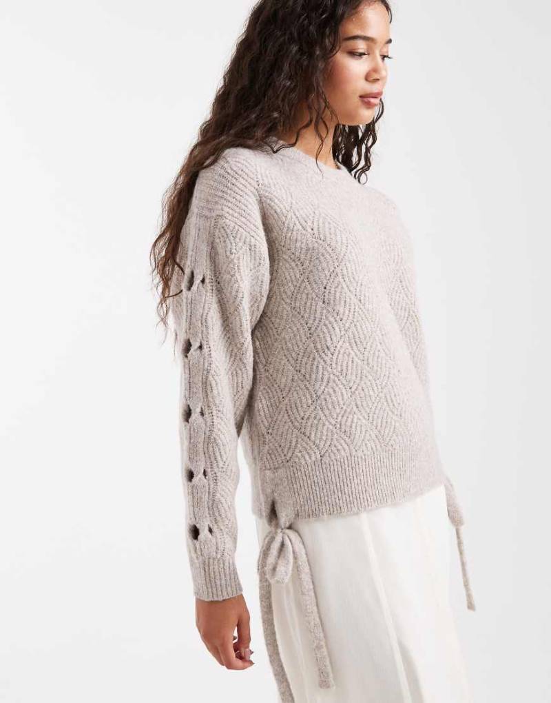 French Connection - Pullover in Taupe mit Bindedetail und Rundhalsausschnitt-Neutral von French Connection