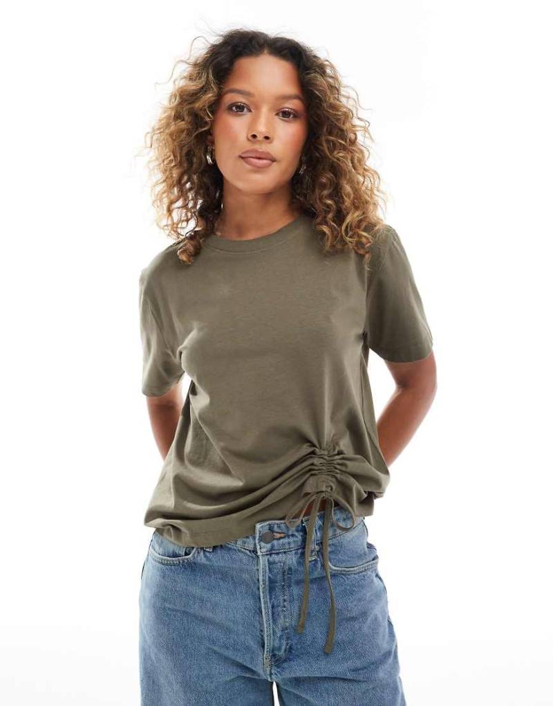 French Connection - Rallie - Gerafftes T-Shirt aus Baumwolle in Khaki-Grün von French Connection