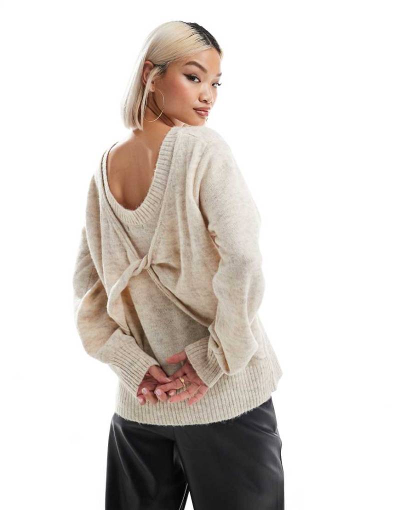 French Connection - Strickpullover in meliertem Taupe mit verdrehtem Rückendetail-Neutral von French Connection