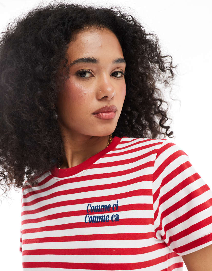 French Connection - T-Shirt in Rot und Weiß gestreift mit aufgesticktem Slogan-Bunt von French Connection
