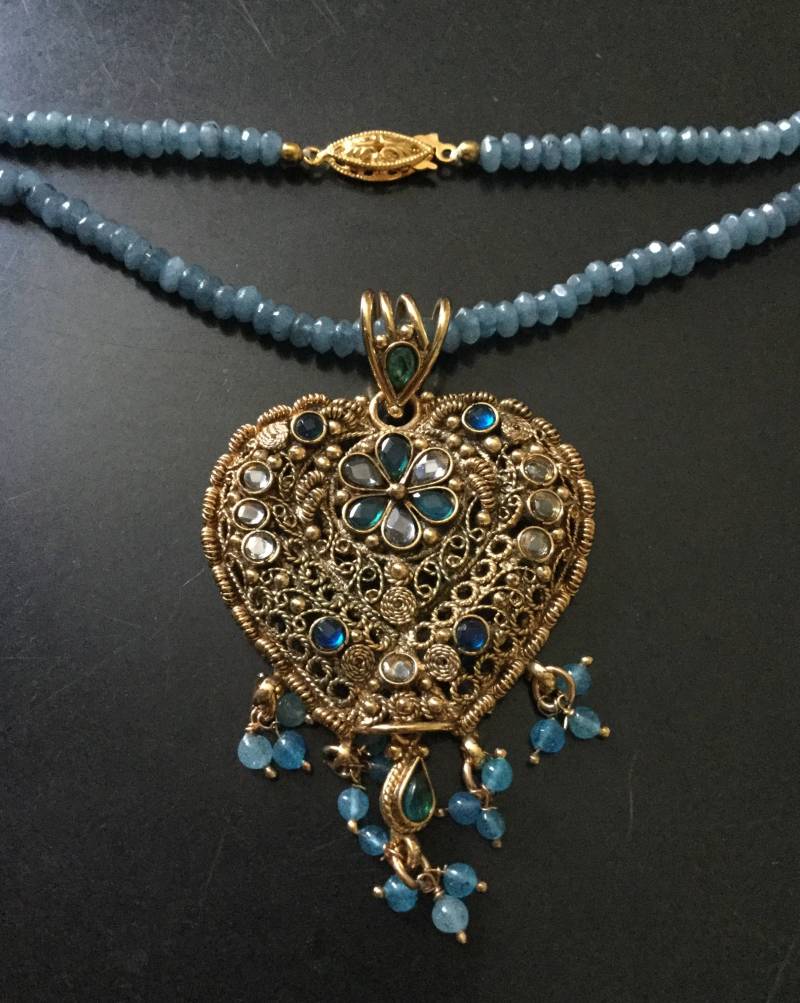 Filigrane Halskette Blaue Steine Quarz - Original Riesiger Vintage Schmuck Luxuriöses Einzigartiges Design Vergoldet Aus Frankreich Filigrane Halskette Blaue Steine Quarz - Original Riesiger Vintage Schmuck Luxuriöses Einzigartiges Design Vergoldet Aus Frankreich von FrenchBoutikVintage