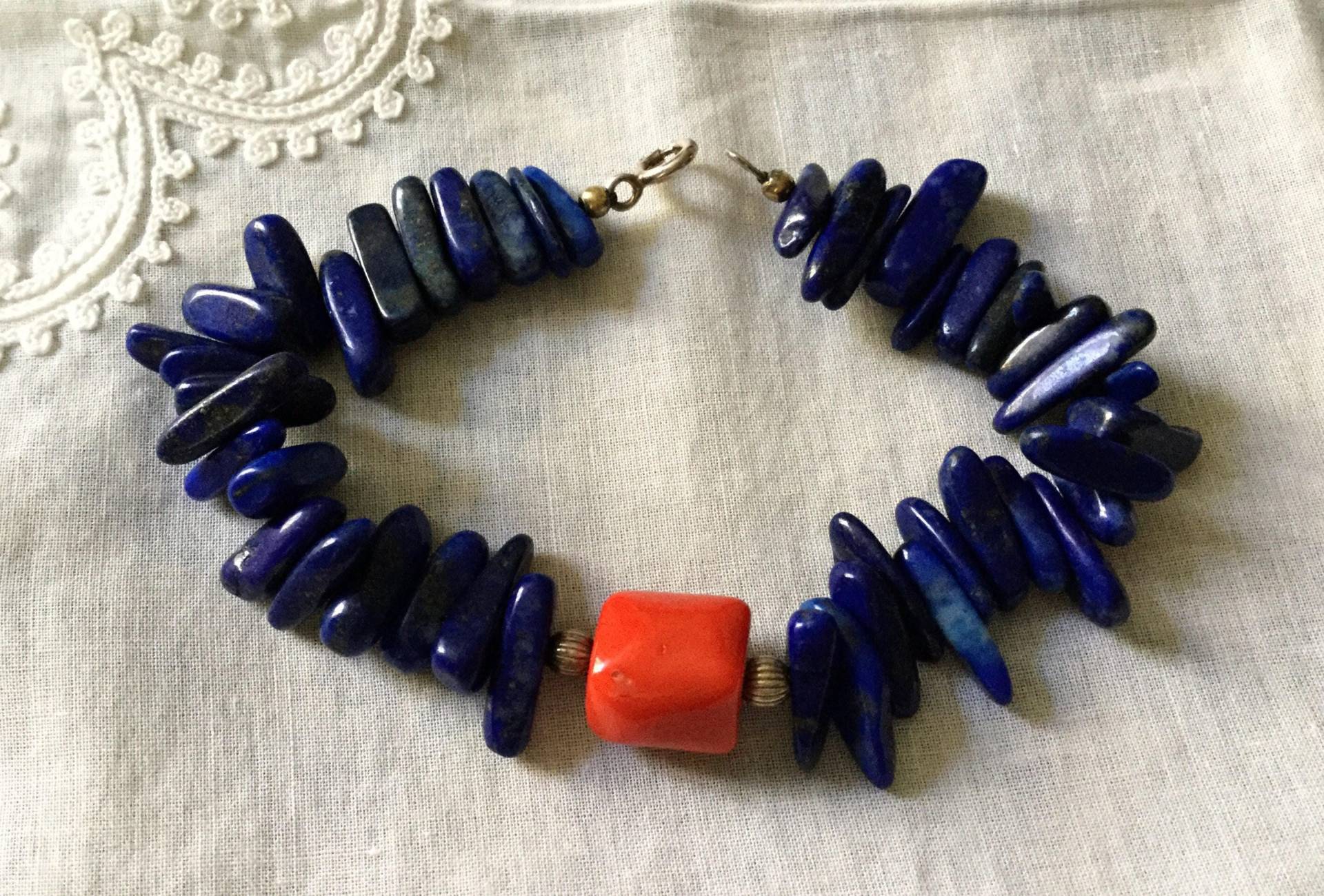 Vintage Natürliches Lapiskoralle Sterling Armband - Einzigartiges Design Schmuck Tolle Koralle Echter Stein Lapislazuli Schönes Aus Frankreich Vintage Natürliches Lapiskoralle Sterling Armband - Einzigartiges Design Schmuck Tolle Koralle Echter Stein Lapislazuli Schönes Aus Frankreich von FrenchBoutikVintage