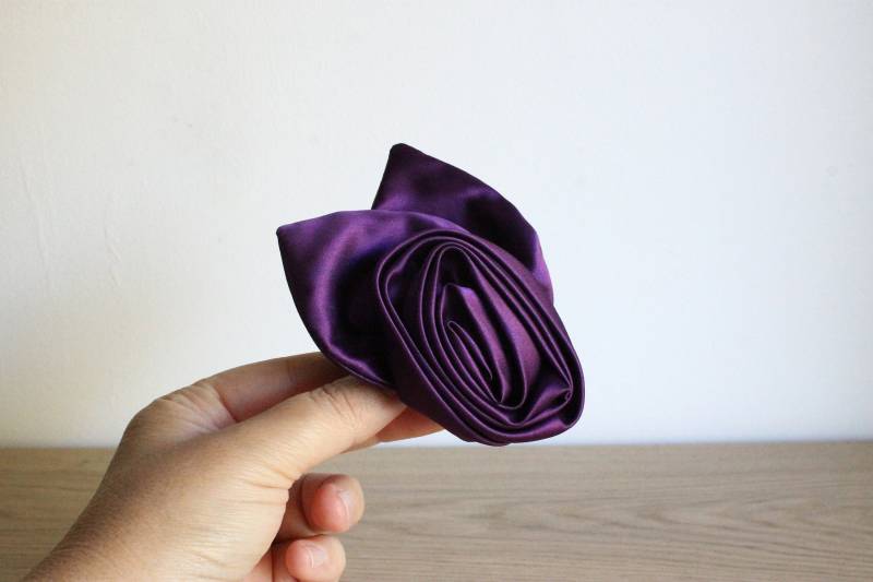 Vintage 80Er 90Er Jahre Carita Paris Lila Satin Blume Dekorativer Haarkamm Oder Brosche Vintage 80Er 90Er Jahre Carita Paris Lila Satin Blume Dekorativer Haarkamm Oder Brosche von FrenchHomeVintage