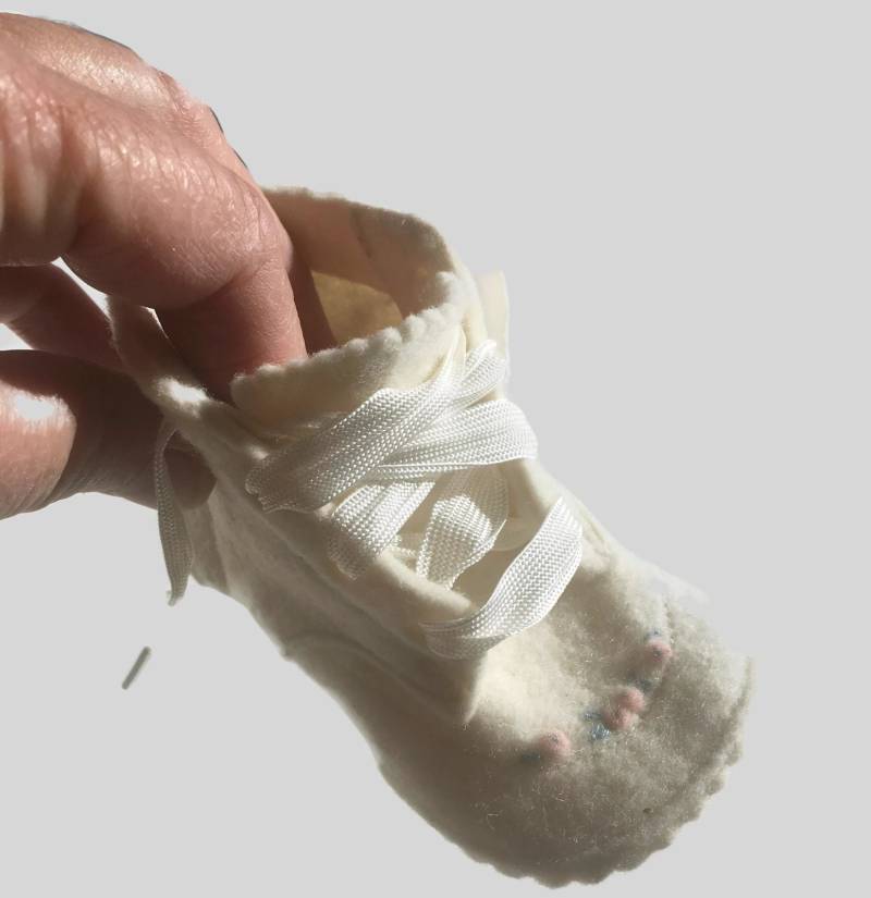 Vintage 50Er Baby Krippenschuhe Weiße Wolle Vintage 50Er Baby Krippenschuhe Weiße Wolle von FrenchLaundryMuse