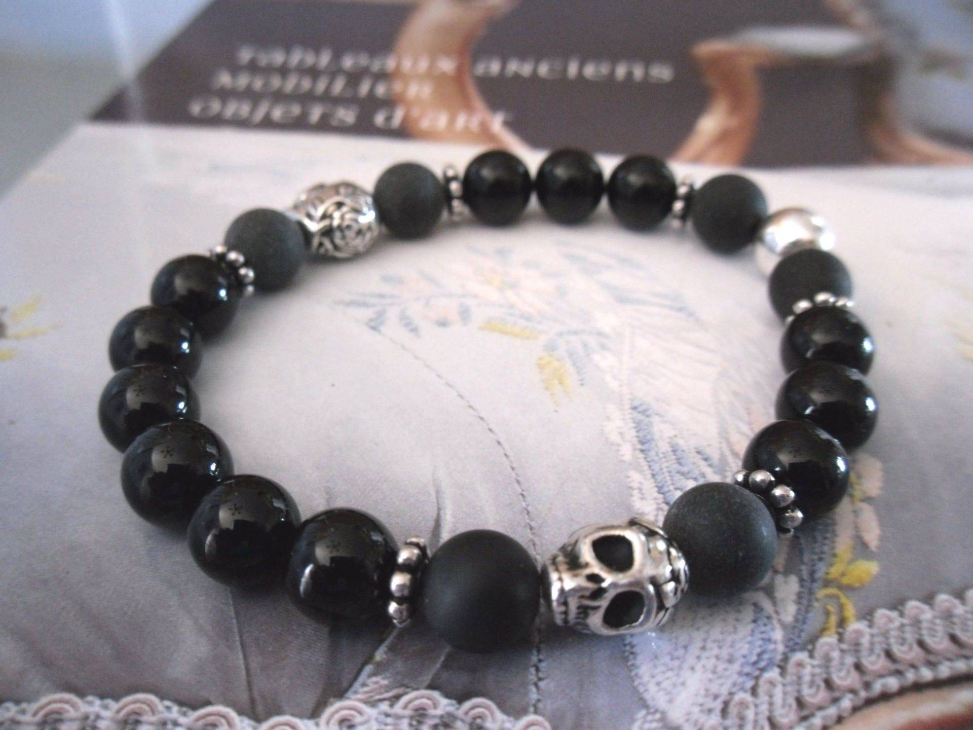 Armband Schwarz Frauenpower - Biker Schädel Rosen Kumpel Von Brasilien, Silber Pearl Und Black Onyx Perlen von FrenchTouchJewelry