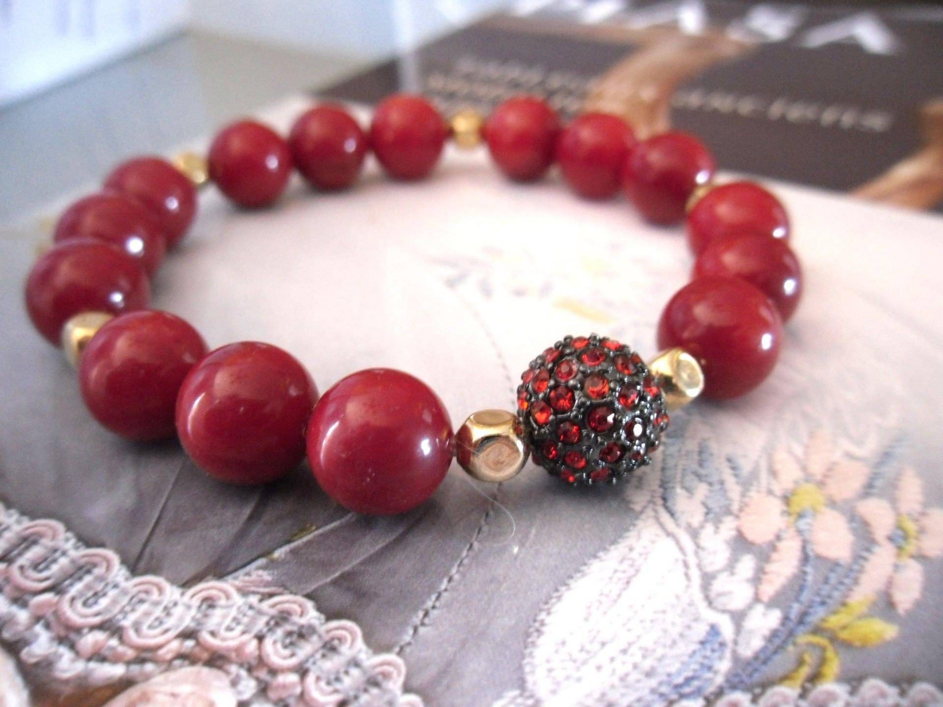 Frau - Bambus Korallen Perlen Armbänder Rot Rote Kristalle Gold Vergoldet Würfel Gepflastert von FrenchTouchJewelry