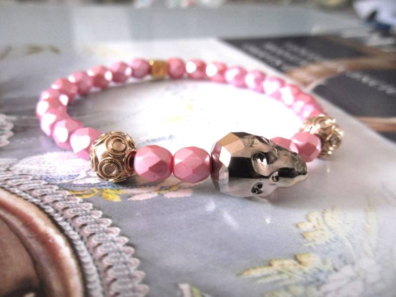 Frau Rosa Crystal Skull Armband - Poliert Totenkopf Swarovski Roségold Pearly Pink Perlen Frau Rosa Crystal Skull Armband - Poliert Totenkopf Swarovski Roségold Pearly Pink Perlen von FrenchTouchJewelry