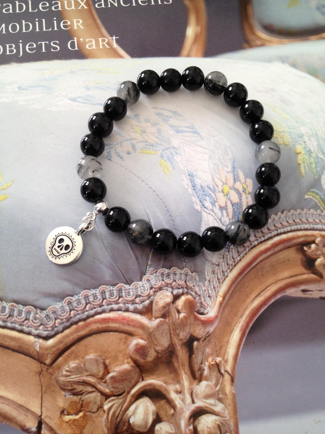 Gothic-Armband, Totenkopf-Anhänger, Schwarze Onyxperlen, Turmalinperle von FrenchTouchJewelry