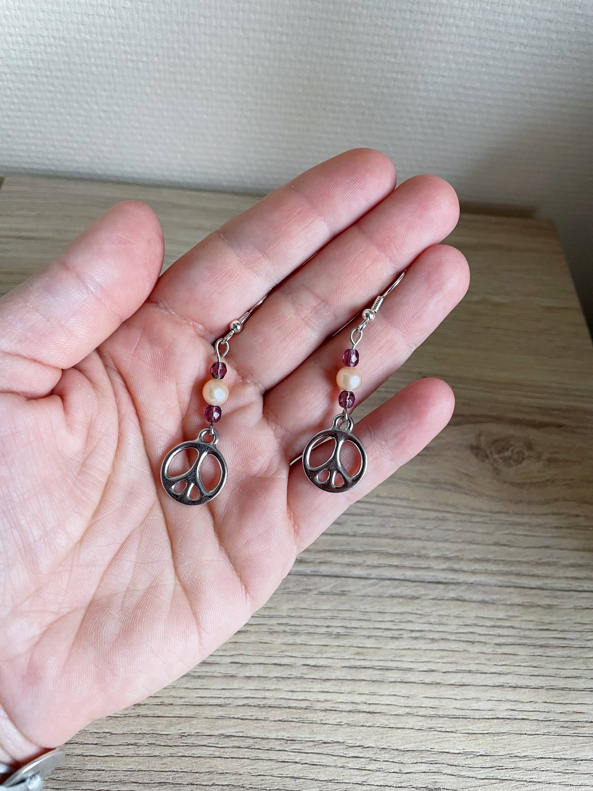 Ohrringe, Friedens - Und Liebesanhänger, Versilbert, Perlen Swarovski-Kristalle von FrenchTouchJewelry