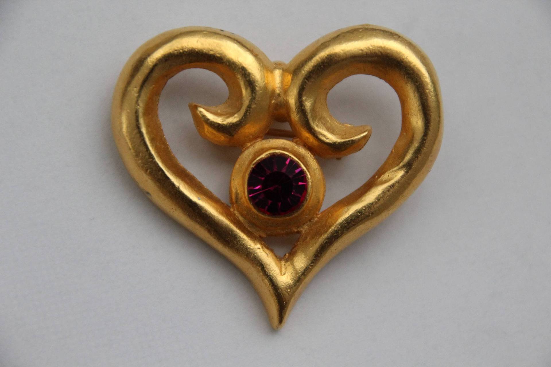 Herz Brosche Anhänger Goldton Granat Strass Lila Valentinstag Geschenk Für Sie Schmuck Geschenkideen Herz Brosche Anhänger Goldton Granat Strass Lila Valentinstag Geschenk Für Sie Schmuck Geschenkideen von FrenchVintageAntik