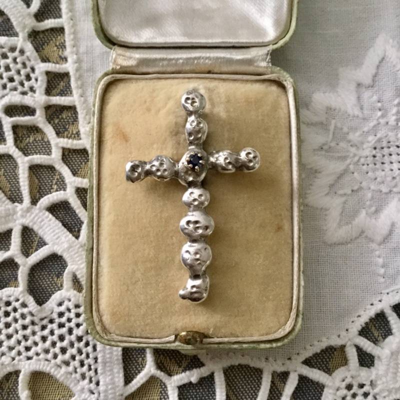 Echter Saphir Sterling Kreuz Vintage Anhänger - Einzigartiges Design Sterling Silber Natürlicher Saphir Geschnitzt Aus Frankreich von FrenchVintageBoutik