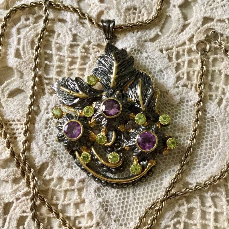 Riesiger Anhänger Amethyst Peridot Gold Sterling Vintage Halskette - Echter Stein Atemberaubendes Einzigartiges Design Haute Couture von FrenchVintageBoutik