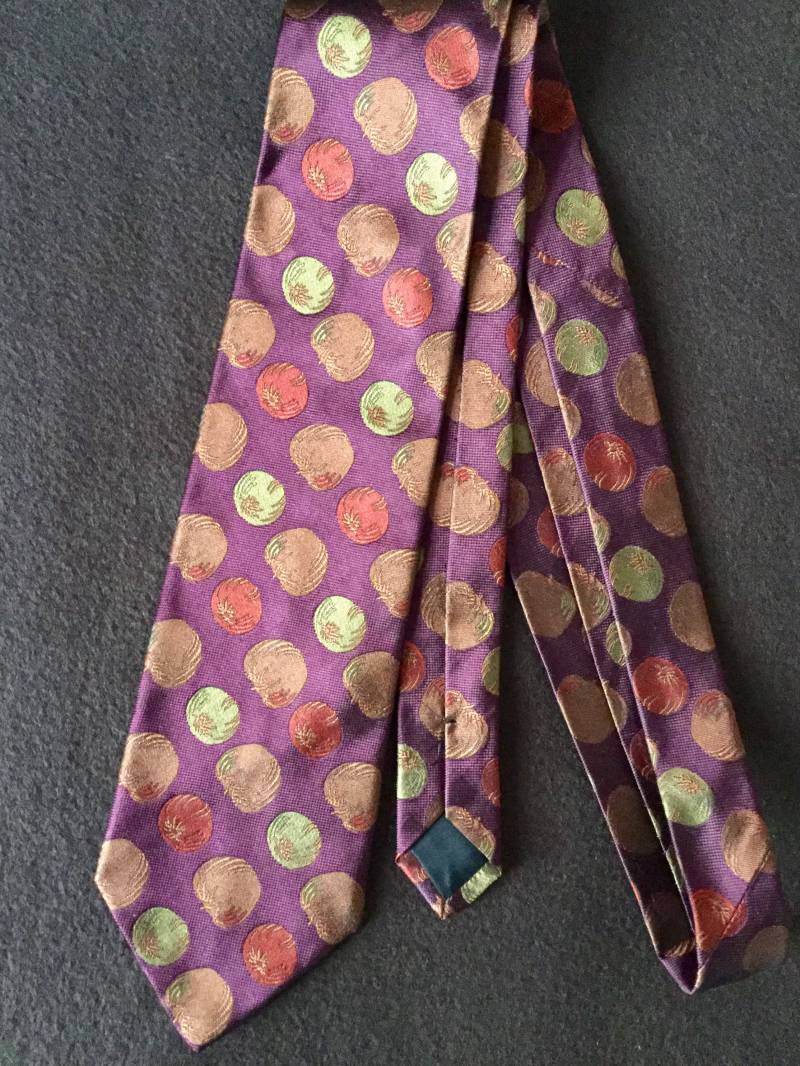 Italien Pulcinella Seidenkrawatte - Wunderschöne Seide Vintage-Krawatte Signiert Vintage Haute Couture Luxus-Accessoire Aus Frankreich Italien Pulcinella Seidenkrawatte - Wunderschöne Seide Vintage-Krawatte Signiert Vintage Haute Couture Luxus-Accessoire Aus Frankreich von FrenchVintageJewel