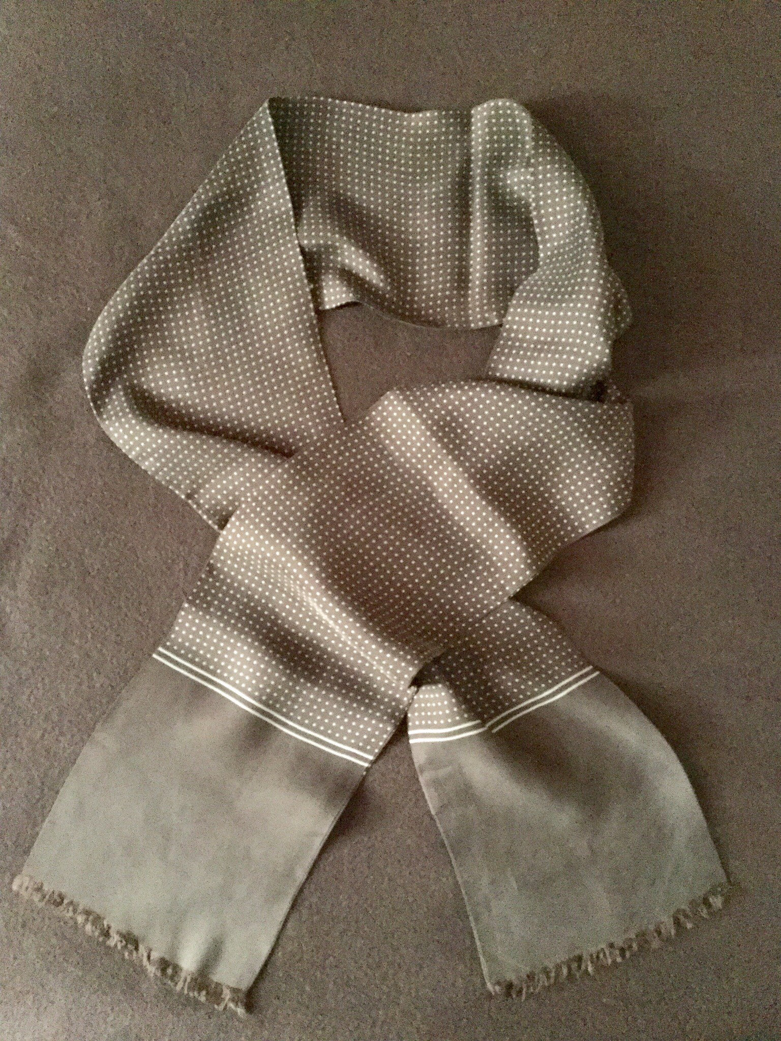 Luxus-Seide - Vintage Gallerie Lafayette Paris Schal Aus Reiner Seide Sehr Schöne Qualität Reine Luxus-Accessoire Paris Frankreich Luxus-Seide - Vintage Gallerie Lafayette Paris Schal Aus Reiner Seide Sehr Schöne Qualität Reine Luxus-Accessoire Paris Frankreich von FrenchVintageJewel