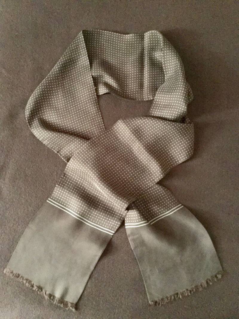 Luxus-Seide - Vintage Gallerie Lafayette Paris Schal Aus Reiner Seide Sehr Schöne Qualität Reine Luxus-Accessoire Paris Frankreich Luxus-Seide - Vintage Gallerie Lafayette Paris Schal Aus Reiner Seide Sehr Schöne Qualität Reine Luxus-Accessoire Paris Frankreich von FrenchVintageJewel