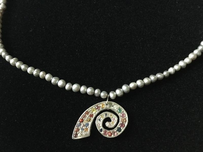 Vintage Einzigartige Mehrfarbige Saphir Grau Perlen Halskette - Einzigartiges Design Sterling Silber Echte Perle Natürlicher Saphir Luxus Vintage Einzigartige Mehrfarbige Saphir Grau Perlen Halskette - Einzigartiges Design Sterling Silber Echte Perle Natürlicher Saphir Luxus von FrenchVintageJewel