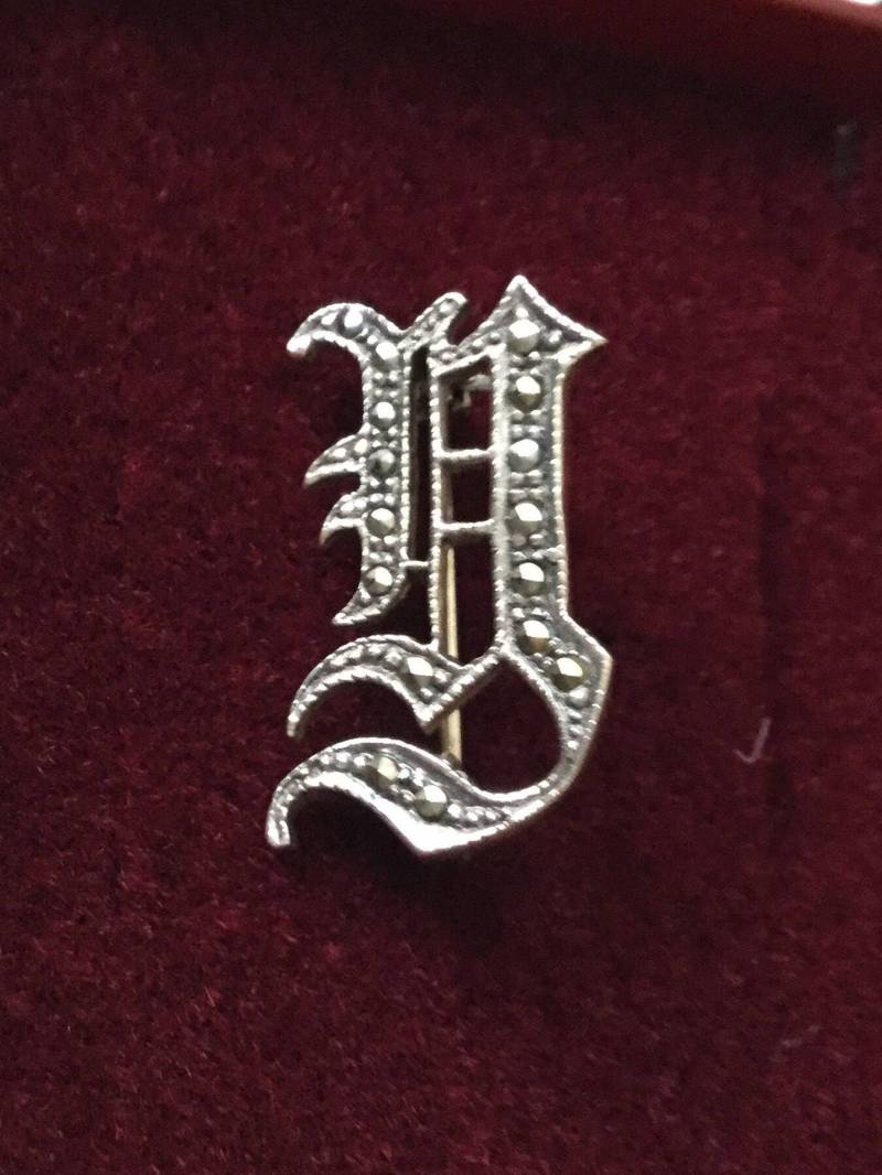 Vintage Monogramm Sterling Markasit Brosche - Sehr Originell Und Elegant Sterlingsilber Funkelnder Art Deco Aus Frankreich Vintage Monogramm Sterling Markasit Brosche - Sehr Originell Und Elegant Sterlingsilber Funkelnder Art Deco Aus Frankreich von FrenchVintageJewel
