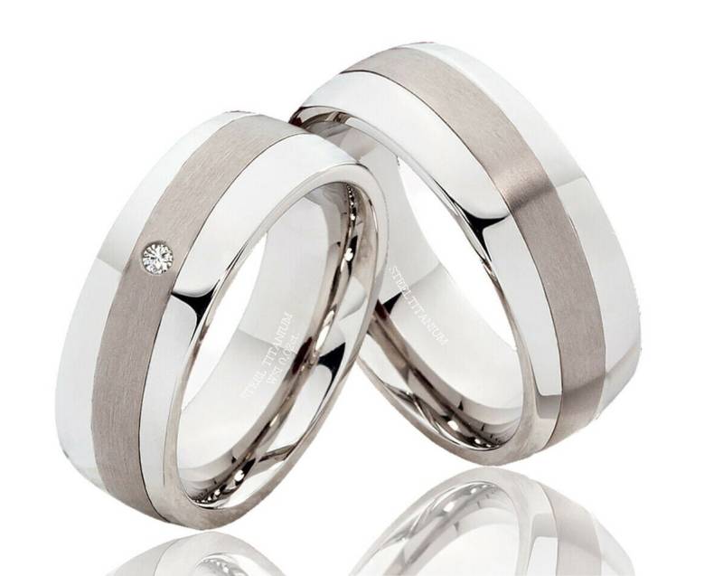 Ausgefallene Trauringe Eheringe Paar Ringe Kombiniert Aus Edelstahl Und Titan Mit Diamant von Frencheis