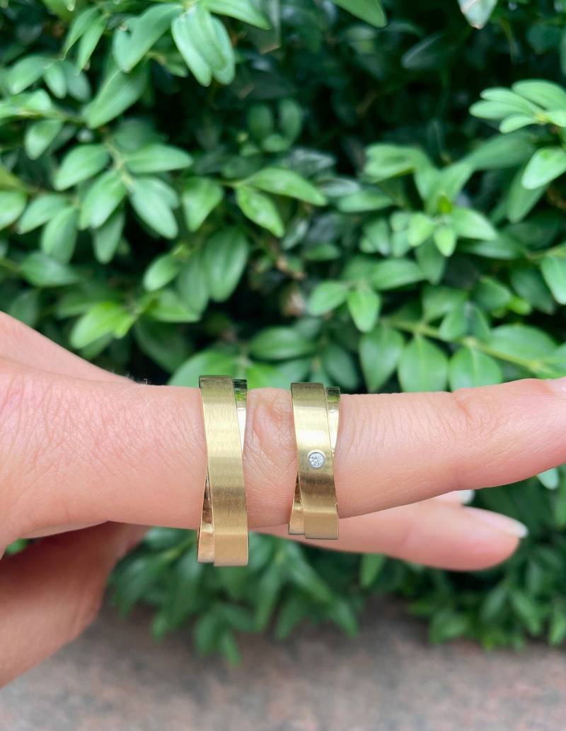 Außergewöhnliche Trauringe Kordel Eheringe Gold von Frencheis