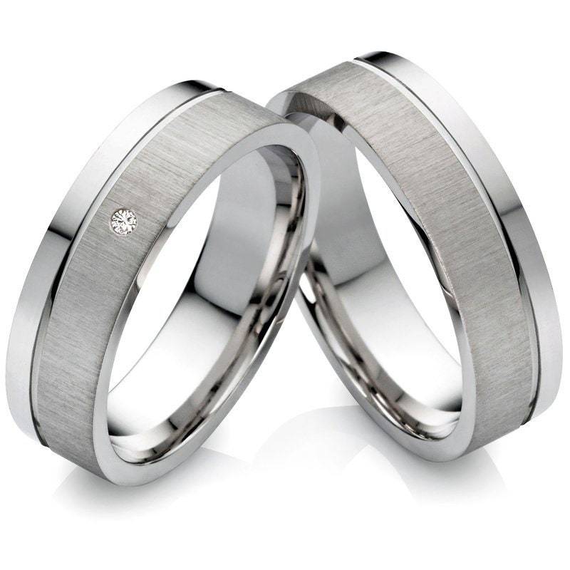 Eheringe Personalisierbar Mit Diamant Und Echtheitszertifikat von Frencheis