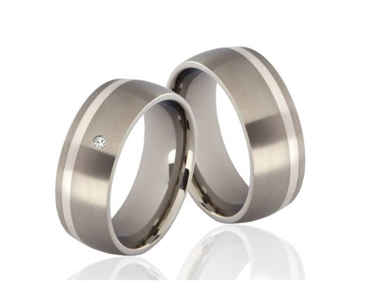 Titanringe Mit Einer Silbereinlage Versehen Und Diamant von Frencheis