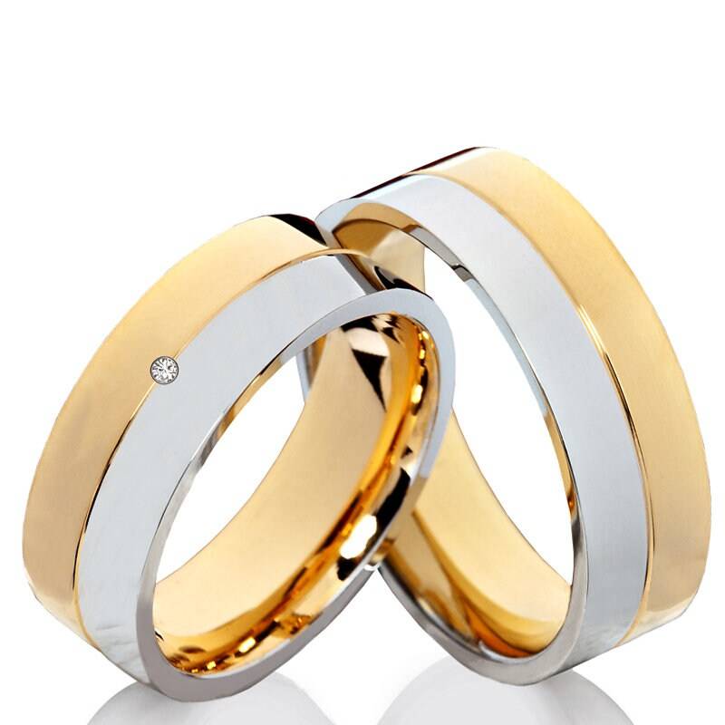 stilvolle Bicolor Eheringe Aus Edelstahl Mit Diamant Und Echtheitszertifikat von Frencheis