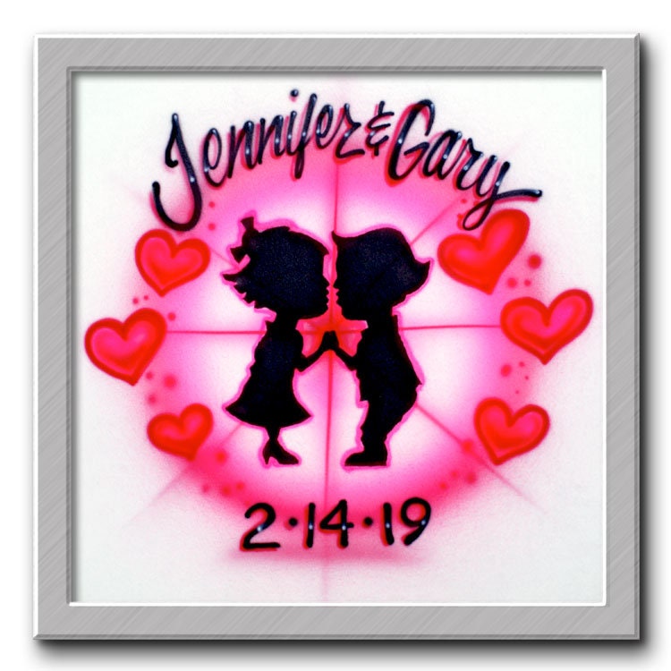 Airbrush T-Shirt Süßes Paar Herzen 2 Namen & Datum von FreshAirShirts