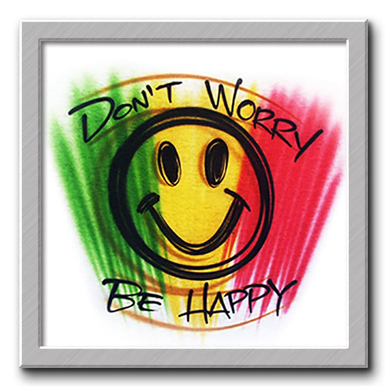 Airbrushed T-Shirt Keine Sorge, Sei Glücklich Smile Emoji Du Wählst Farben von FreshAirShirts