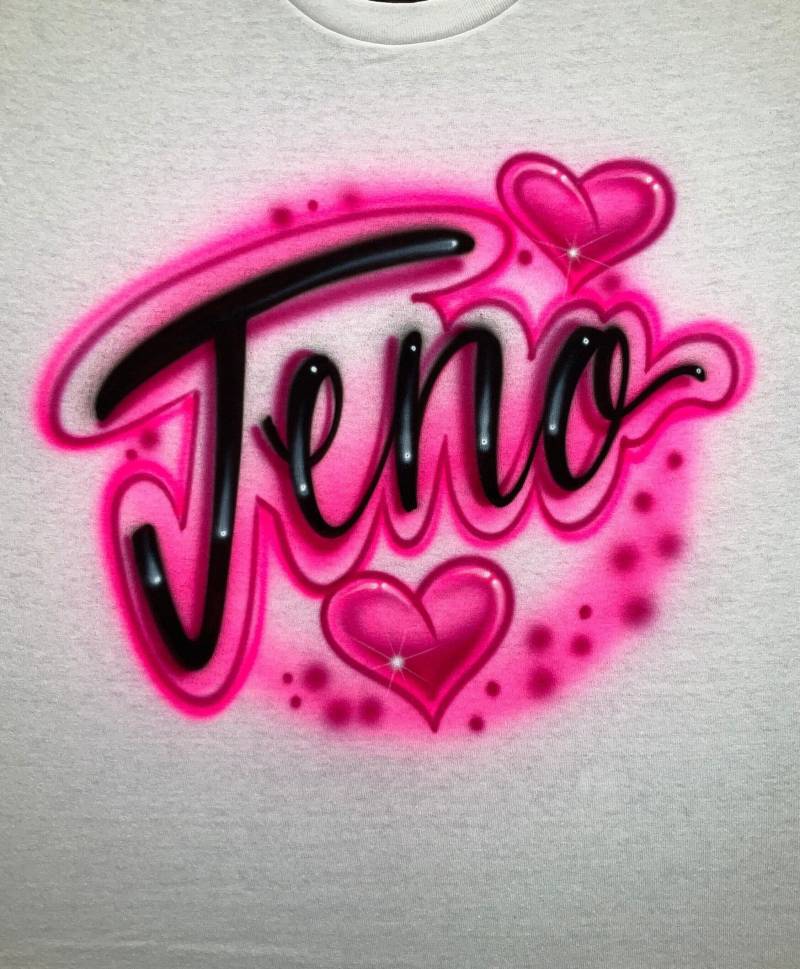 Airbrushed T-Shirt - Name Oder Wort Herzen Personalisiert von FreshAirShirts