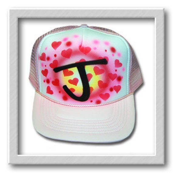 Airbrushed Trucker Hut Herzen Beliebiger Name von FreshAirShirts
