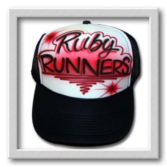 Airbrushed Trucker Hut Script/Print Zwei Worte von FreshAirShirts